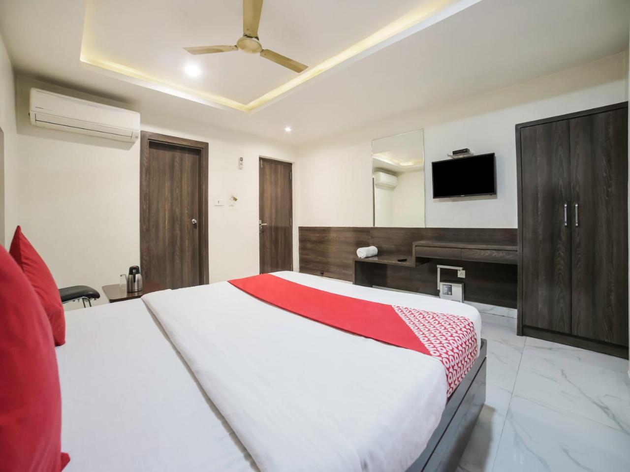Oyo 10277 Hotel Delux Golden Adźmer Zewnętrze zdjęcie