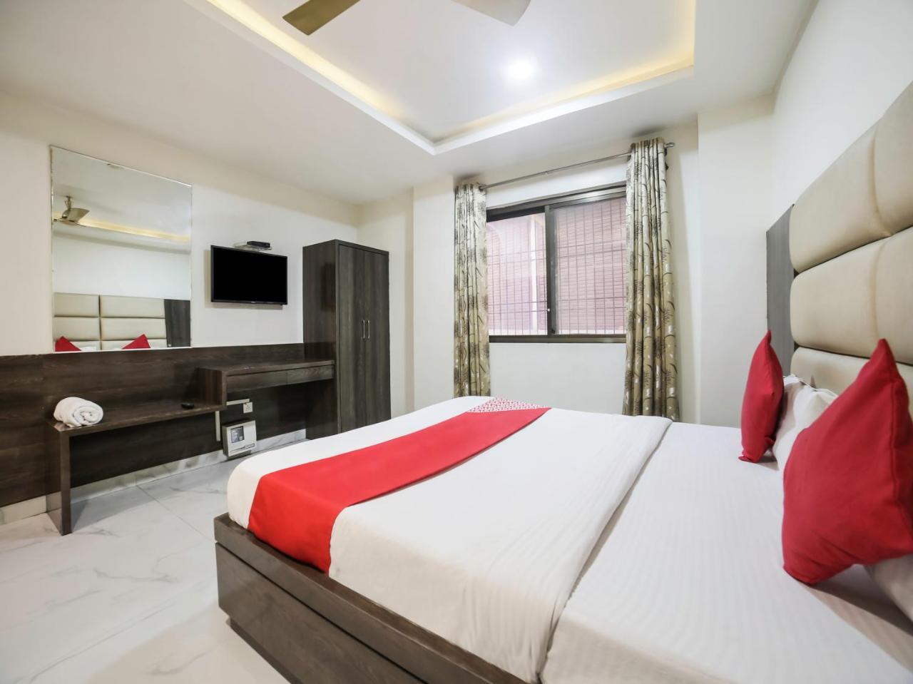 Oyo 10277 Hotel Delux Golden Adźmer Zewnętrze zdjęcie